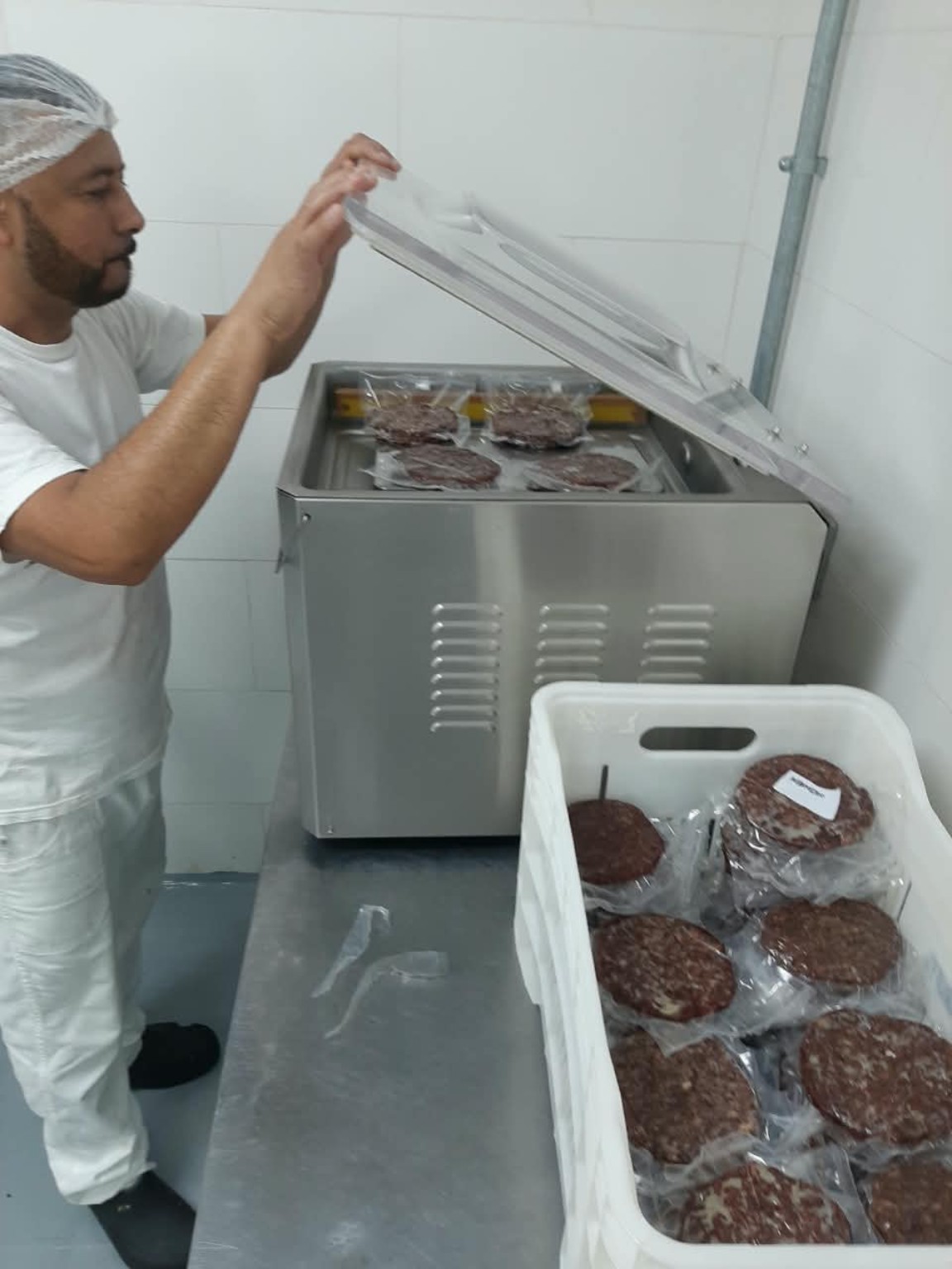 Produção de carnes na fábrica Smoke Ring